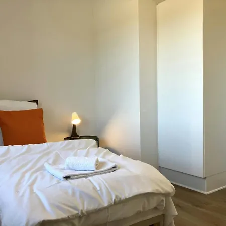 Spacious For 3 Apartament *