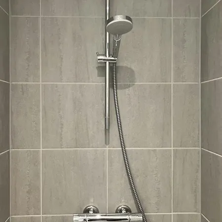 Apartament Spacious For 3 *